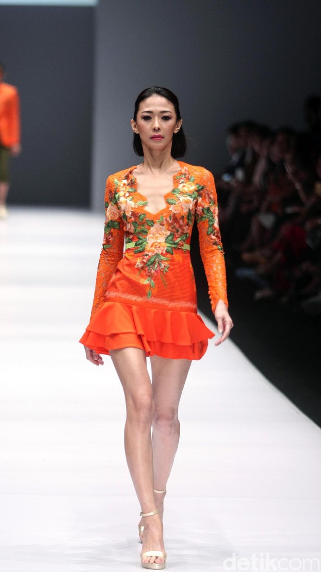 Koleksi Rudy Chandra mengangkat tema Malegi di Jakarta Fashion Week 2017. Senayan City. Jakarta. [Foto: Mohammad Abduh/Wolipop]