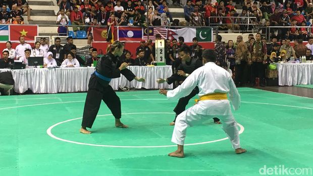 Jokowi dan Prabowo Bertemu di Arena Silat