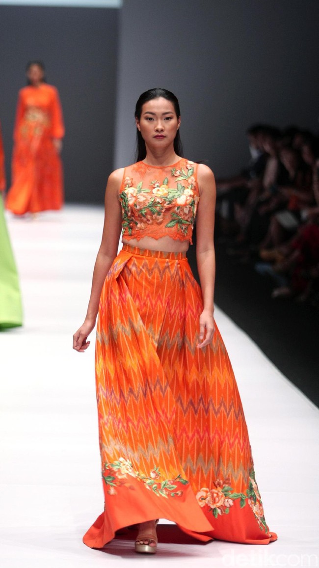 Koleksi Rudy Chandra mengangkat tema Malegi di Jakarta Fashion Week 2017. Senayan City. Jakarta. [Foto: Mohammad Abduh/Wolipop]