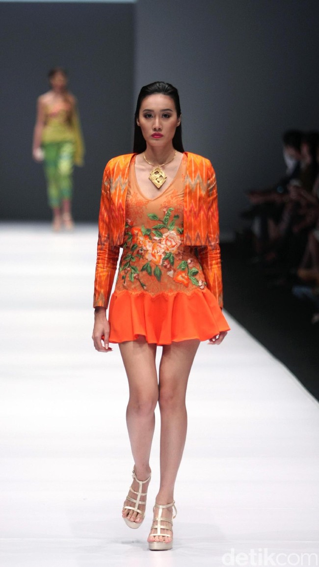 Koleksi Rudy Chandra mengangkat tema Malegi di Jakarta Fashion Week 2017. Senayan City. Jakarta. [Foto: Mohammad Abduh/Wolipop]