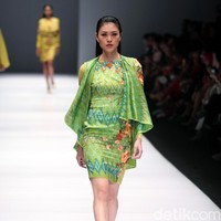 Koleksi Rudy Chandra mengangkat tema Malegi di Jakarta Fashion Week 2017. Senayan City. Jakarta. [Foto: Mohammad Abduh/Wolipop]