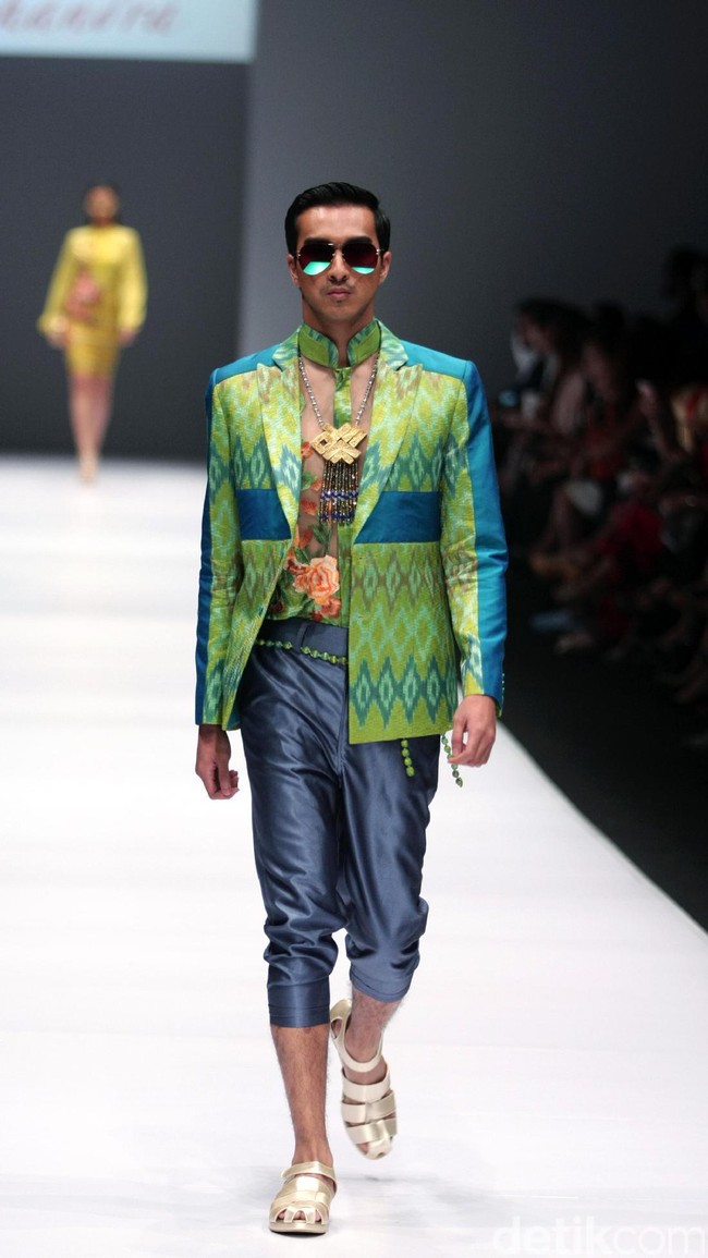 Koleksi Rudy Chandra mengangkat tema Malegi di Jakarta Fashion Week 2017. Senayan City. Jakarta. [Foto: Mohammad Abduh/Wolipop]