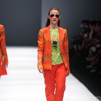 Koleksi Rudy Chandra mengangkat tema Malegi di Jakarta Fashion Week 2017. Senayan City. Jakarta. [Foto: Mohammad Abduh/Wolipop]