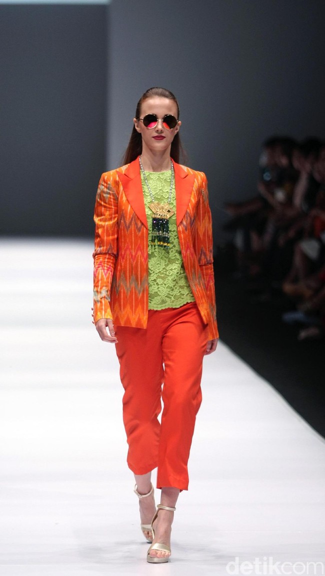 Koleksi Rudy Chandra mengangkat tema Malegi di Jakarta Fashion Week 2017. Senayan City. Jakarta. [Foto: Mohammad Abduh/Wolipop]