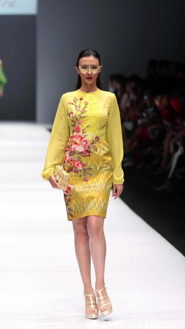 Koleksi Rudy Chandra mengangkat tema Malegi di Jakarta Fashion Week 2017. Senayan City. Jakarta. [Foto: Mohammad Abduh/Wolipop]