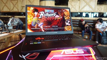 Beralih ke seri ROG GL702, notebook ini memiliki layar berukuran 17,3 inch yang dilengkapi teknologi G-Sync. Teknologi tersebut menyeimbangkan performa prosesor dengan GPU. Sehingga tampilan game jadi lebih mulus bebas lag ataupun stuttering. (Foto: detikINET/Adi Fida Rahman)
