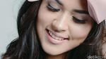 Tampil Cantik ala Raisa dengan Big Bow Turban