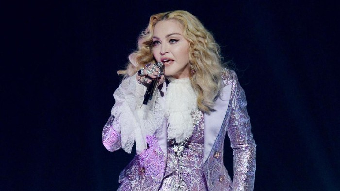 LAS VEGAS, NV - MAY 22:  Recording artist Madonna performs a tribute to Prince onstage during the 2016 Billboard Music Awards at T-Mobile Arena on May 22, 2016 in Las Vegas, Nevada.  (Photo by Kevin Winter/Getty Images)