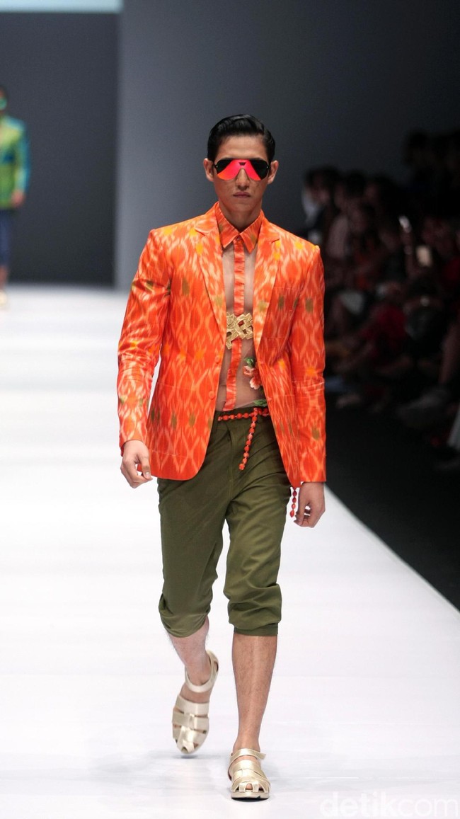 Koleksi Rudy Chandra mengangkat tema Malegi di Jakarta Fashion Week 2017. Senayan City. Jakarta. [Foto: Mohammad Abduh/Wolipop]