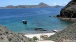 Tangga Kayu yang Mudahkan Traveler ke Puncak Pulau Padar