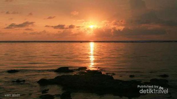 Ilustrasi sunset cantik di Pangandaran