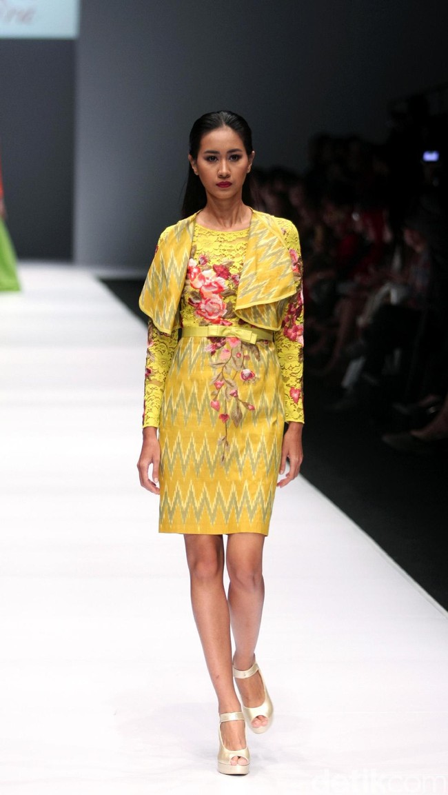 Koleksi Rudy Chandra mengangkat tema Malegi di Jakarta Fashion Week 2017. Senayan City. Jakarta. [Foto: Mohammad Abduh/Wolipop]