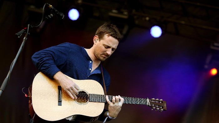 BOSTON, MA - SEPTEMBER 26:  Sturgill Simpson performs onstage during day two of the Boston Calling Music Festival at Boston City Hall Plaza on September 26, 2015 in Boston, Massachusetts.  (Photo by Mike Lawrie/Getty Images)