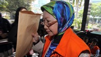 Atty tiba di gedung KPK sekitar pukul 13.30 WIB.