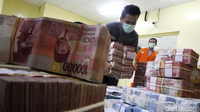 Ilustrasi uang tunai/Foto: Ari Saputra Ilustrasi uang tunai/Foto: Ari Saputra