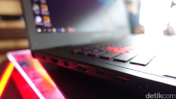 Biasanya ada dua, ROG GL702 memiliki tiga kipas. Satu lagi ditempatkan di GPU. Ini untuk meningkatkan performanya, jelas Edo Jonathan Candra, Product Marketing Asus Indonesia. (Foto: detikINET/Adi Fida Rahman)