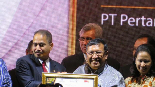 Pasarkan BBM Non Subsidi, Wadirut Pertamina Raih Penghargaan MOTY 2016