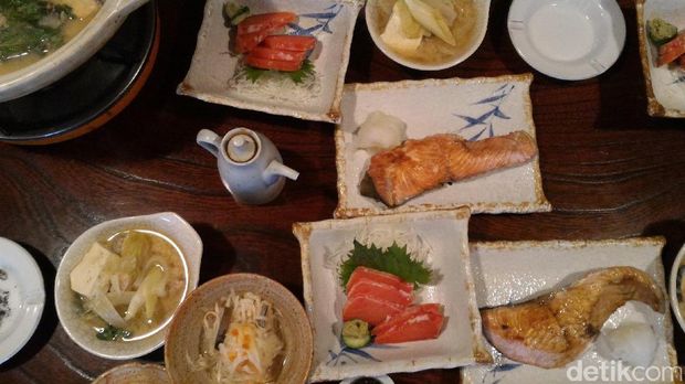 Sajian khas Jepang yang tertata di atas meja (Aryo/detikTravel)