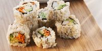 Nasi Merah Tak Cocok untuk Sushi, Ini Alasannya