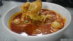 Berani Coba Makan Seblak Jeletet Berkuah Merah yang Super Pedas Ini?