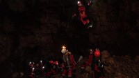Untuk traveler pecinta wisata ekstrem, Sukabumi punya destinasi Gua Buniayu yang bisa dijajal. Anda bakal menuruni gua vertikal dan merasakan kegelapan abadi (dok Buniayu Adventure & Training)