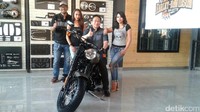 Pada authorized Dealer ini, tersedia showroom, produk, dan fasilitas lainnya.