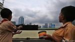 Dari Rooftop Mereka Bermain Bola