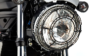 Menambah kesan retro, Suzuki SV650 dibekali dengan proteksi lampu depan.