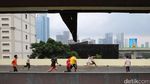 Dari Rooftop Mereka Bermain Bola