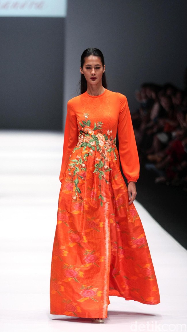 Koleksi Rudy Chandra mengangkat tema Malegi di Jakarta Fashion Week 2017. Senayan City. Jakarta. [Foto: Mohammad Abduh/Wolipop]
