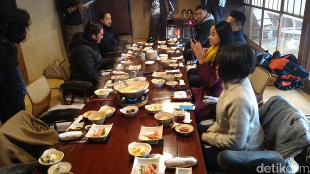 Nikmat dimakan ramai-ramai! (Aryo/detikTravel)
