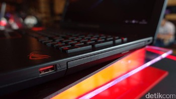 Memori internal yang diberikan SATA HDD 1 TB. Sementara RAM yang disematkan berkapasitas 16 GB, namun pengguna dapat menambah hingga 32 GB. (Foto: detikINET/Adi Fida Rahman)