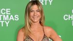 Jennifer Aniston Bergaun Bordir Warna-warni
