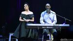 Tangisan Haru Raisa saat Duet Bersama Brian McKnight