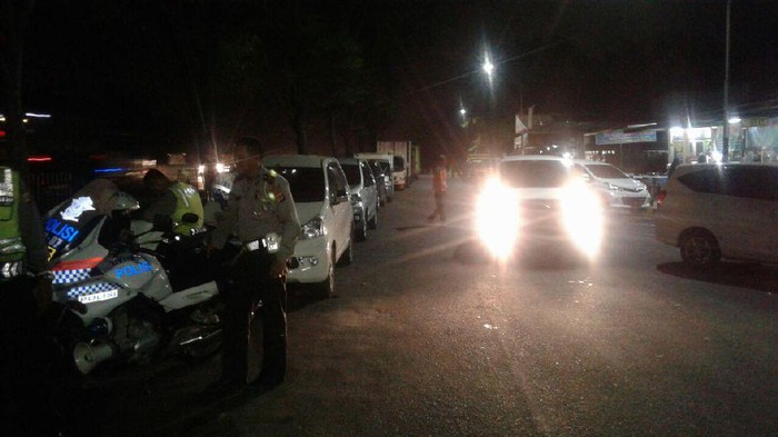 Jelang Long Weekend, Volume Kendaraan di Tol Karawang Mulai Meningkat