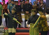 Gaya Lucu Pendekar Jokowi Dan Prabowo Di Arena Silat