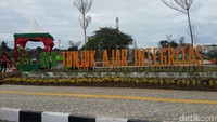 Tugu antikorupsi berada di dalam Ruang Terbuka Hijau (RTH) Taman Integritas. Pembangunan Tugu Integritas diartikan sebagai bentuk perlawanan terhadap korupsi yang selama ini terjadi Riau. (Foto: Chaidir Tanjung/detikcom).