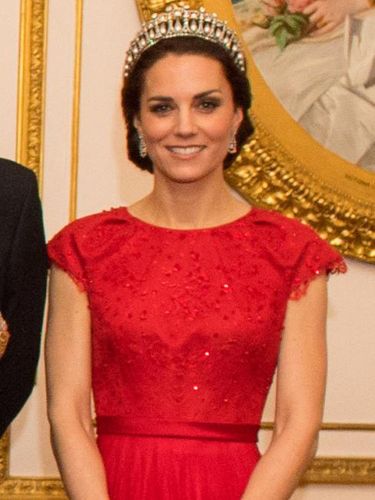 Cantiknya Kate Middleton Memakai Tiara Favorit Puteri Diana