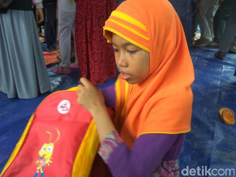  Anak-anak di posko pengungsian Kementerian Sosial di Masjid Al-Istiqamah, Desa Rhieng Blang, Meureudeu, Jumat (9/12/2016)