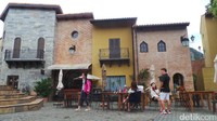 Sulit untuk tidak narsis di tempat ini. Setiap sudutnya menarik pengunjung untuk mengangkat kamera. Seperti sudut bangunan ini (Pasti/detikTravel)