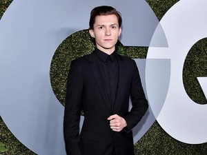 Tak Ingin Sampai Bocor, Tom Holland Bakar Naskah Spider-Man: Homecoming