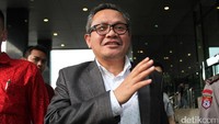 Ia dipanggil untuk menjalani pemeriksaan sebagai saksi berkaitan dengan kasus dugaan korupsi proyek pengadaan e-KTP di Kementerian Dalam Negeri (Kemendagri).