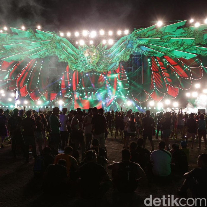 Djakarta Warehouse Project Yang Semakin Malam Semakin Membara