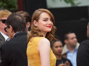 Tobey Maguire Dekati Emma Stone