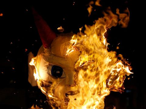 Usir Roh Jahat, Warga Guatemala Bakar Boneka Donald Trump