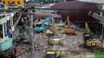 Evakuasi Korban Gempa di Pasar Meureudu Aceh