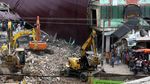 Evakuasi Korban Gempa di Pasar Meureudu Aceh