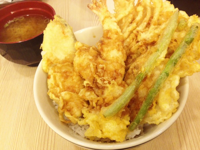 Tenya Nikmatnya All Star Tendon dengan Topping Aneka 