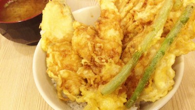 Krenyes Renyah All-Star Tendon dengan Isi Aneka Tempura