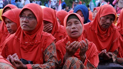 Warga Berdoa Dukung Pembangunan Semen Rembang